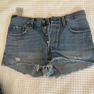 Levi shorts size 27